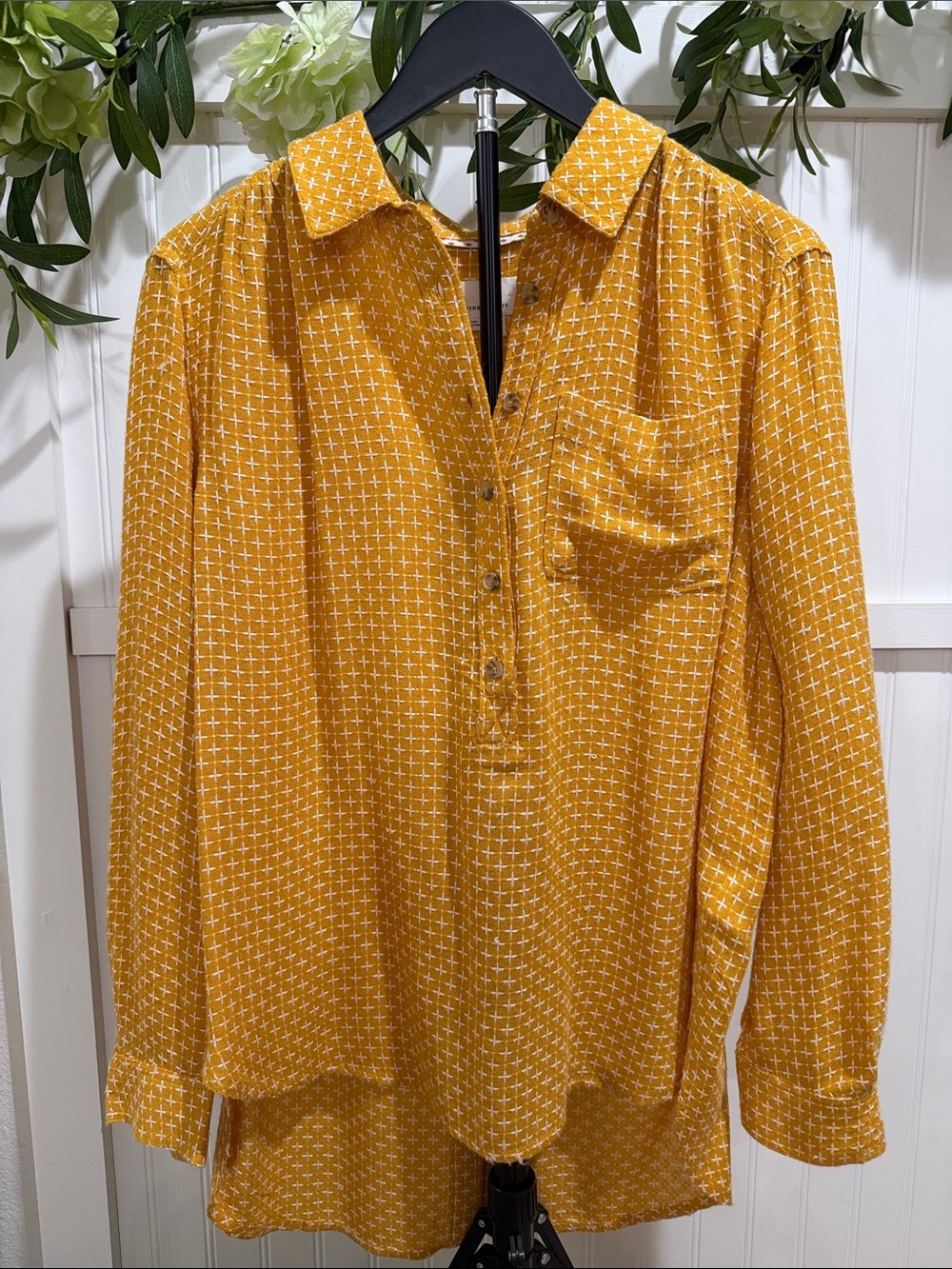 #938 ANTHROPOLOGIE Mustard Yellow Patterned Henley w Back Buttons